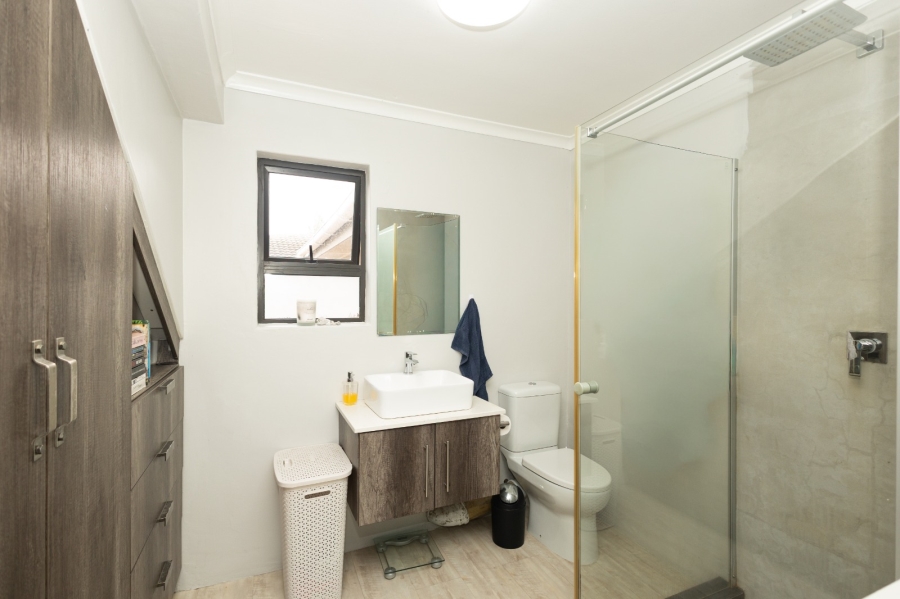 To Let 5 Bedroom Property for Rent in Vierlanden Western Cape